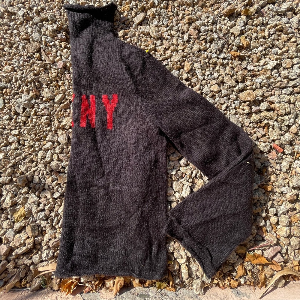 DKNY Size L Black/ Red